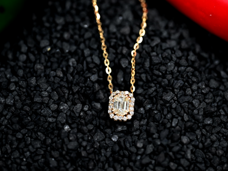 .47CTW 18K YELLOW GOLD DIAMOND PENDANT For Sale